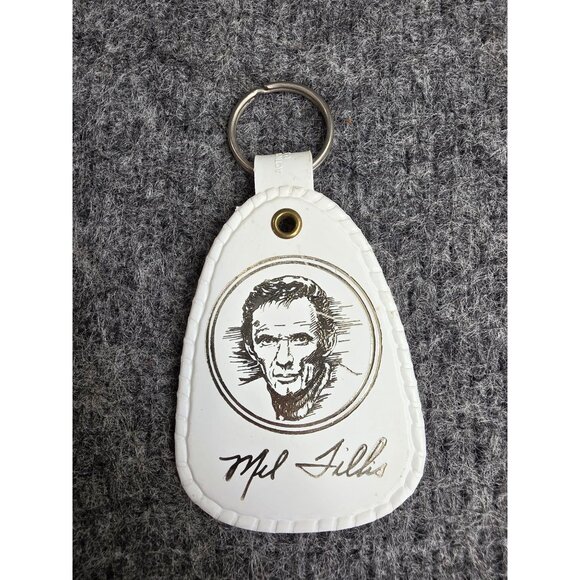 Mel Tillis "Entertainer Of The Year" White Keychain With Ring - Picture 1 of 3